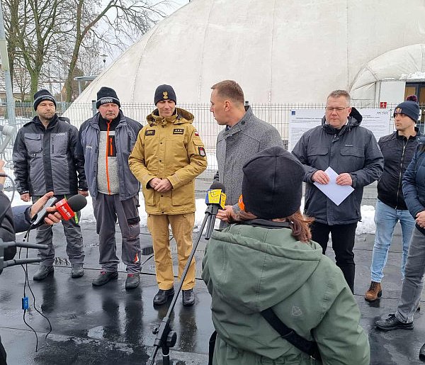 Balon i tafla nie są uszkodzone, ale co dalej z lodowiskiem w Lesznie?-80793