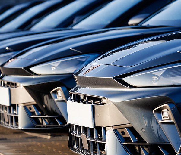 Policja w Wielkopolsce ma nowe wozy pościgowe. Jeden jest w Lesznie, drugi...-81042