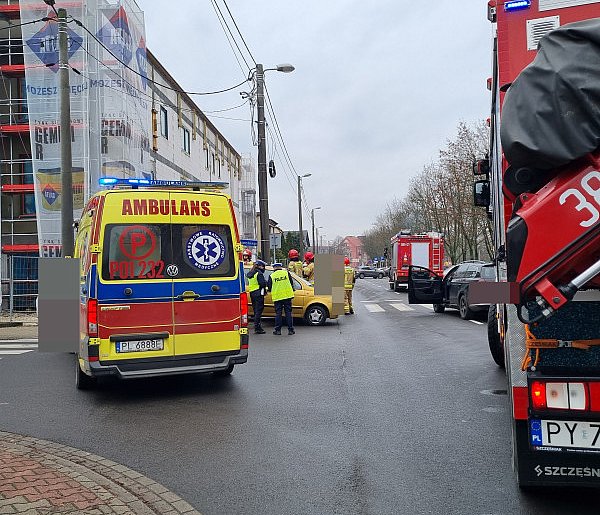 Stłuczka na ulicy 55 Pułku Piechoty w Lesznie (zdjęcia)-81123