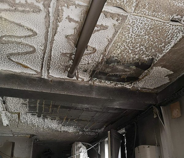 Od walizki spalił się garaż. Mężczyzna, który gasił, trafił do szpitala (zdjęcia)-81153