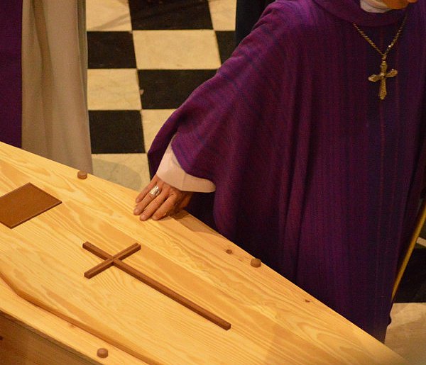 Rewolucja w pochówkach coraz bliżej. Tego w Polsce jeszcze nie było-81238