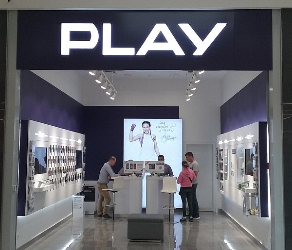 Potężna kara dla Play. Sieć ma zwrócić klientom pobrane środki-81267