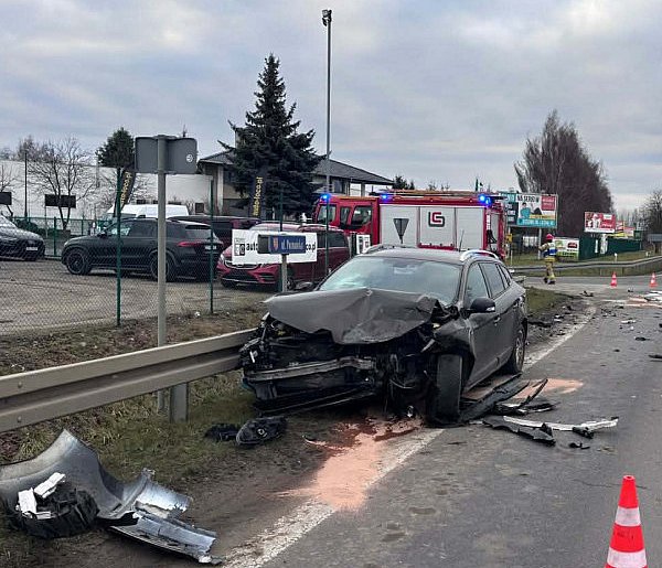 Cztery osoby ranne w wypadku, w tym dwoje dzieci (zdjęcia)-81766