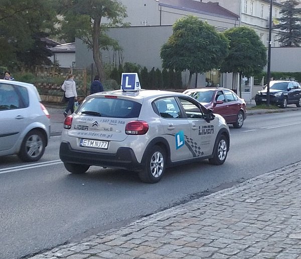 17-latkowie dostaną „prawko”. Nowe przepisy stawiają twarde warunki-82175