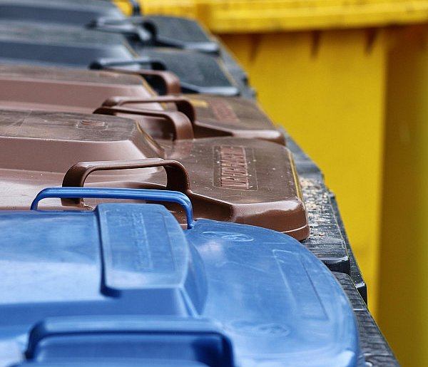 Fioletowe worki na odpady. Oto, co powinno tam trafiać-82335