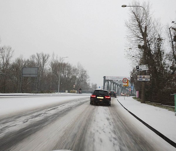 Poważne zagrożenie na drogach. Kierowcy często o tym zapominają-82549