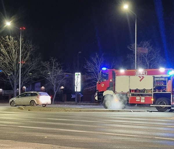 Stłuczka 3 aut na Alejach Konstytucji 3 Maja (zdjęcia)