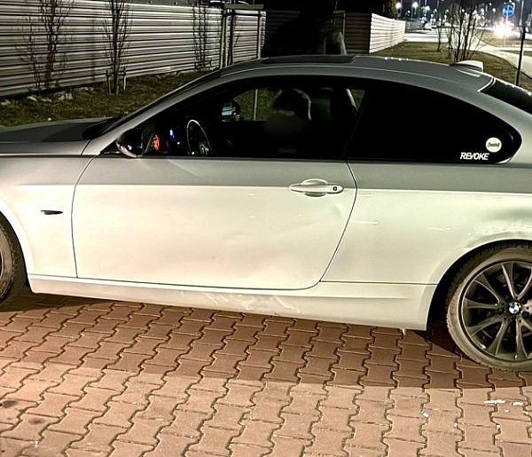 16-latek w BMW przekroczył prędkość. Kolega dał mu się przejechać