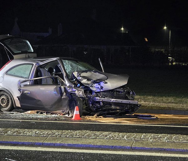 Uwaga kierowcy! Wypadek na Osieckiej w Lesznie. Droga jest zamknięta (zdjęcia)