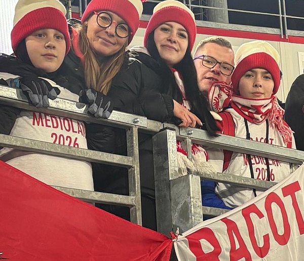 Kibice z Racotu kibicowali skoczkom. Polacy zdobyli srebrny medal! (zdjęcia)