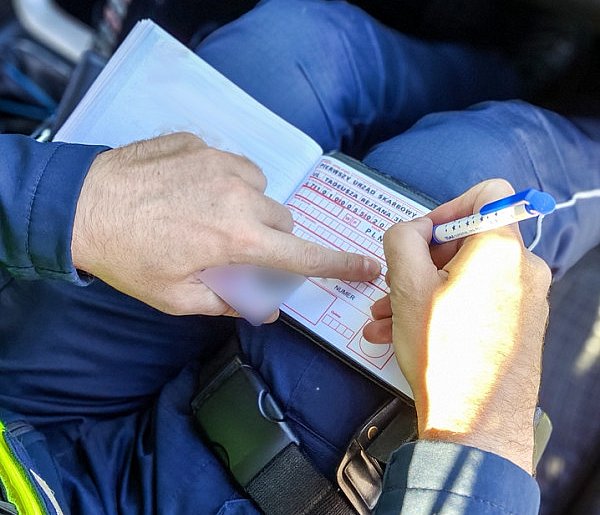 Zbyt szybki bez prawa jazdy. Miał kłopoty z cofaniem i parkowaniem