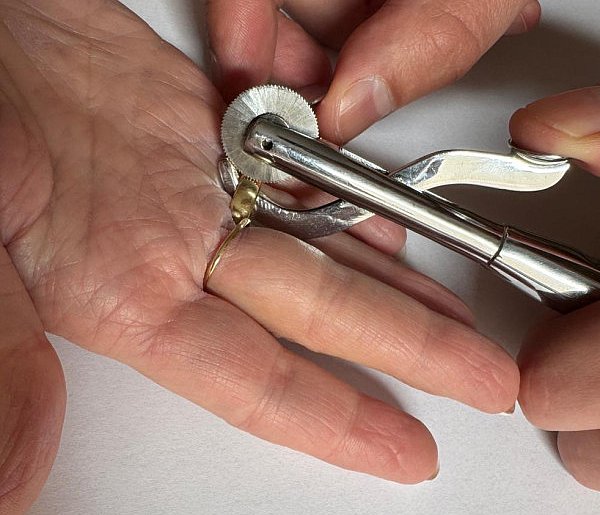 Palec był w niebezpieczeństwie, trzeba było wezwać strażaków (zdjęcia)