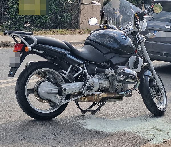 Motocyklista w szpitalu po zderzeniu z osobówką (zdjęcia)