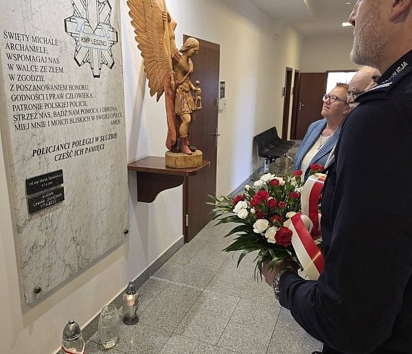 Pamiętali o rocznicy śmierci policjanta. Był dzielnicowym w Lipnie (zdjęcia)