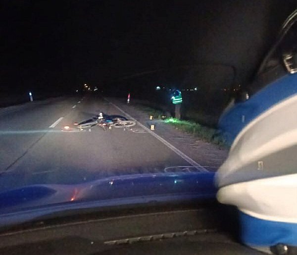 Policja szuka kierowcy. Potrącił rowerzystę i uciekł