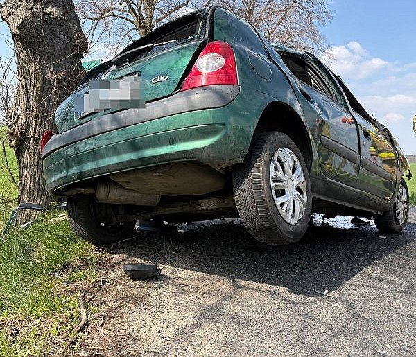 Policja ustala przyczyny wypadku w okolicach Witosławia (zdjęcia)