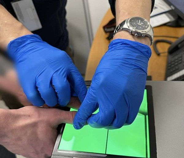 Poważne zarzuty dla 29-latka. Nie skończyło się tylko na tym (zdjęcia i film)