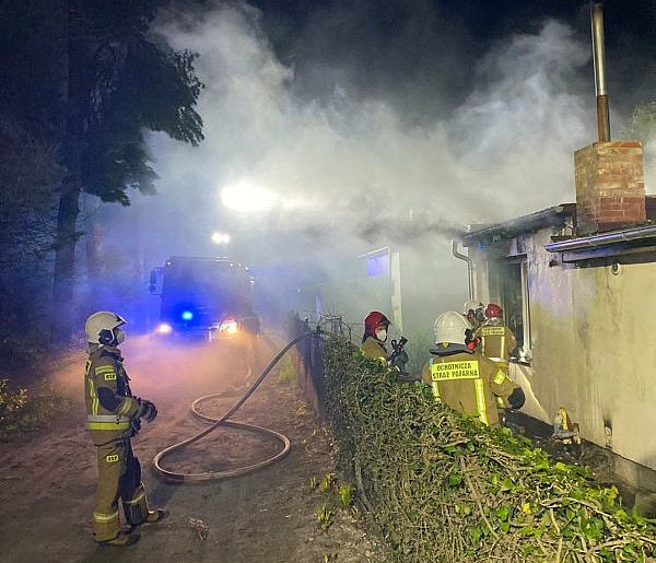Pożar altany na Grzybowie. Znaleziono w niej zwłoki (zdjęcia)