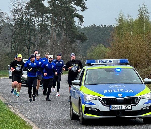 Solidarność formacji mundurowych w biegu sztafetowym (zdjęcia)