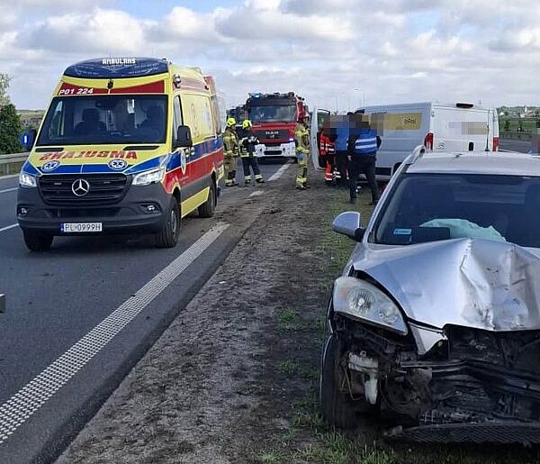 Wypadek na S5. Policja wykonuje czynności. Droga jest zamknięta (zdjęcia)