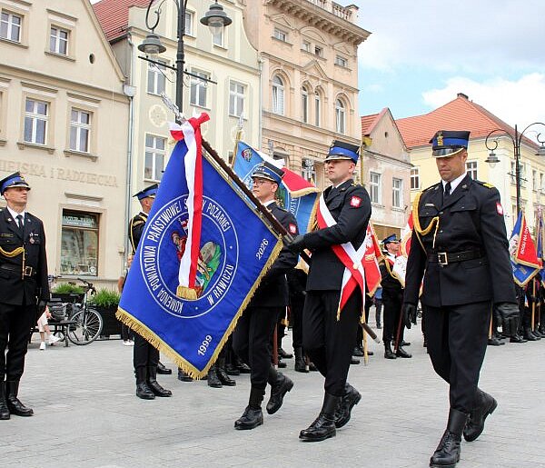 Regionalny Dzień Strażaka w Rawiczu. Nowy sztandar, awanse i... (zdjęcia)