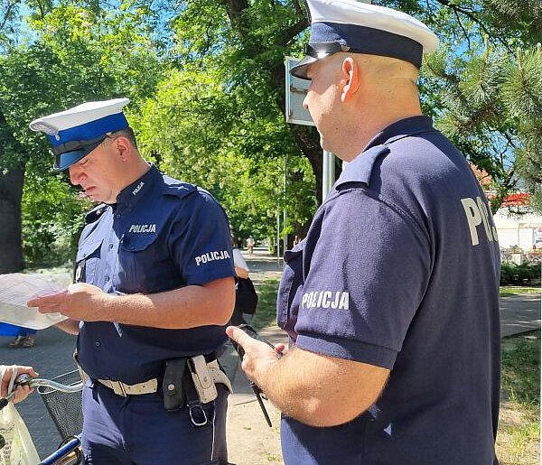 Rowerzysta uderzył w samochód. Mandat dostał wysoki (zdjęcia)