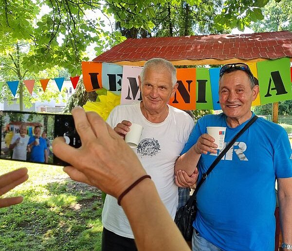 Plaża w Domu Seniora w Lesznie. Przyszli też goście (zdjęcia)