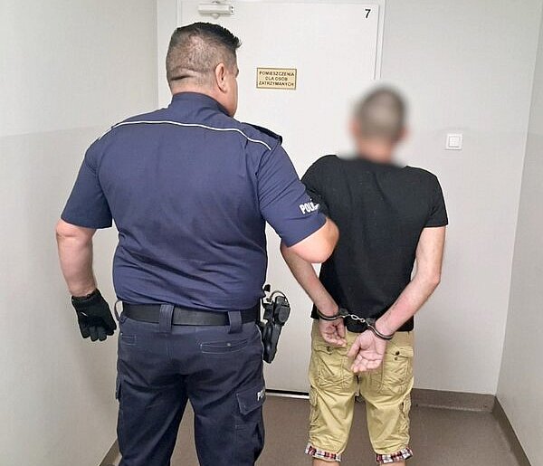 Ukrainiec za kierownicą miał ponad dwa promile. Uciekł. Wskoczył do stawu