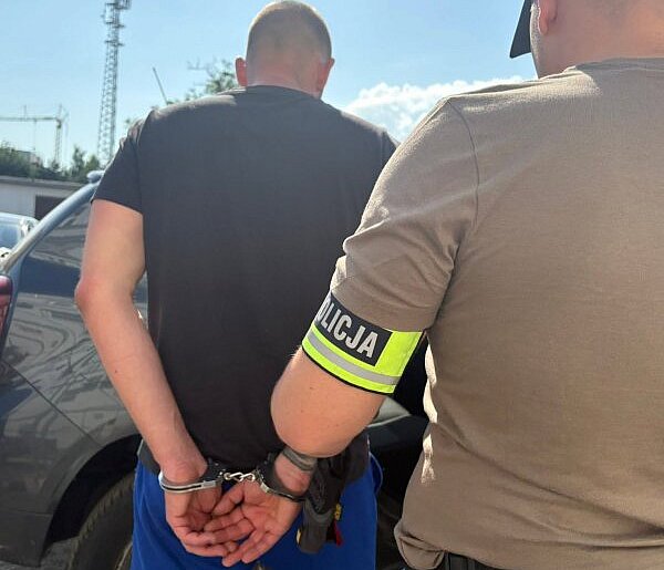 Wielokrotnie łamał sądowy zakaz. Uciekał autem przed policją (zdjęcia)