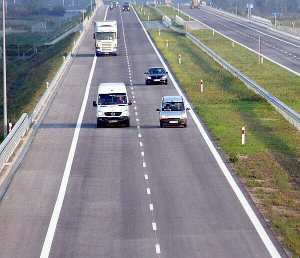Próba samobójcza w okolicy Rawicza. Mężczyzna skoczył z wiaduktu na ekspresówkę