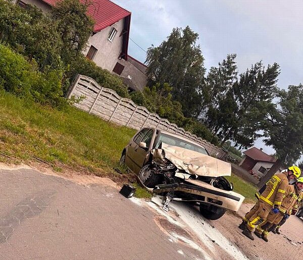 21-latek spowodował kolizję i uciekł, bo miał już coś na sumieniu (zdjęcia)