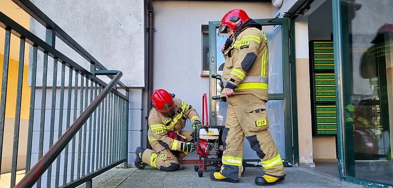 Pożar w kuchni mieszkania. Właściciel sam go ugasił (zdjęcia i film)