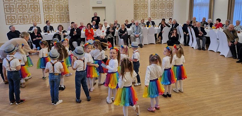 Życzenia dla Babć i Dziadków z Koła nr 11 w Rydzynie (zdjęcia, film)