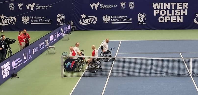 Teniści na wózkach w pokazowym meczu na kortach w Lesznie (zdjęcia, film)