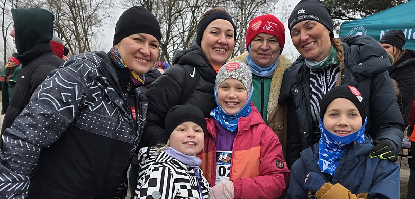 Biegli i maszerowali z kijkami, żeby pomóc dzieciakom (zdjęcia, film)