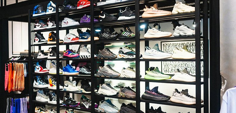 Jak zatowarować sklep obuwniczy przed sezonem wiosennym - praktyczny przewodnik