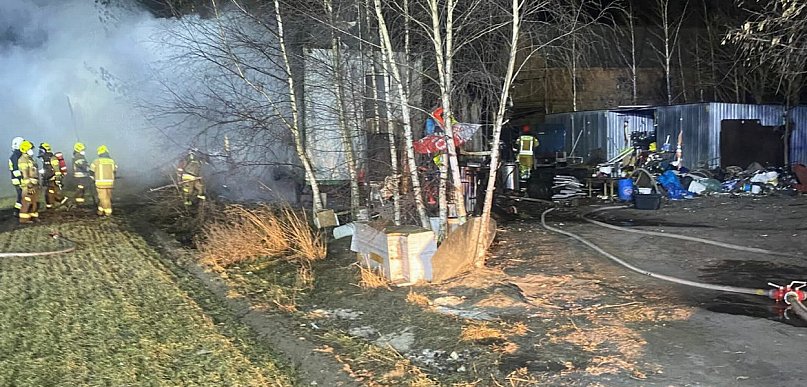 Pożar w Lasocicach. Stracili dach nad głową (zdjęcia, film)