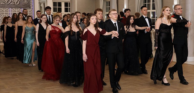 Studniówka ZSE-T w Lesznie. Do matury zostało 88 dni (zdjęcia, film)