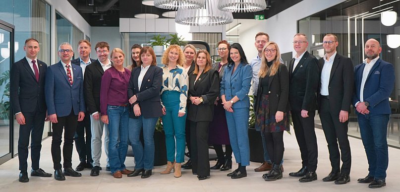 Klub Biznesu Społecznie: inicjatywy dla dzieci, młodzieży i seniorów (film)