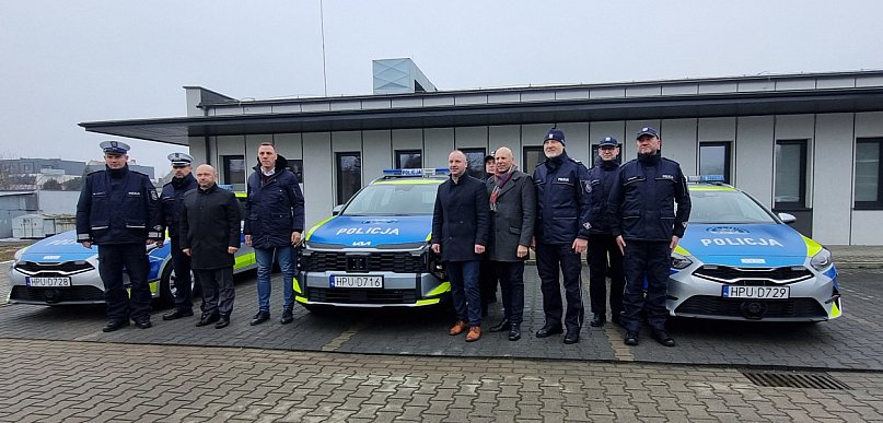 Nowe radiowozy będą jeździć po Lesznie i powiecie (zdjęcia, film)