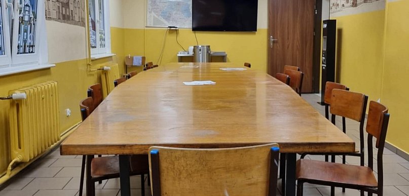 W schronisku przy Towarowej 10 ciągle jeszcze śpią na świetlicy