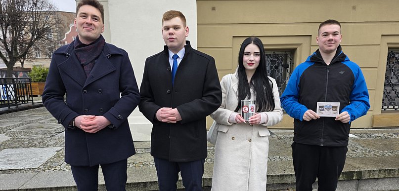 Młodzież Wszechpolska rusza z kampanią Kocham Polskę