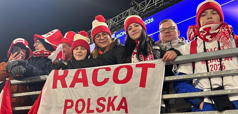 Kibice z Racotu kibicowali skoczkom. Polacy zdobyli srebrny medal! (zdjęcia)