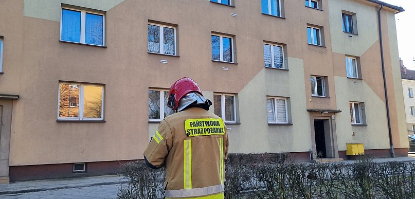 Strażacy z drabiną wezwani na Wojska Polskiego w Lesznie (film)