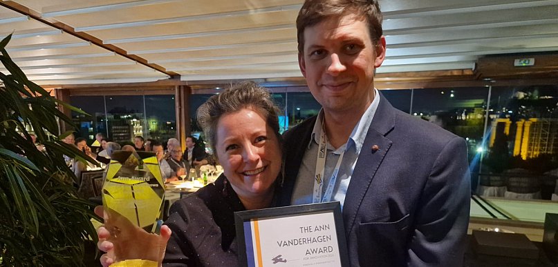 Co za wieści z Aten! Antidotum AirShow nagrodzone! Za spektakl po zmroku!