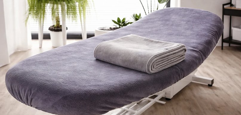 Jak wybrać pokrowiec na łóżko kosmetyczne i idealne koce kosmetyczne do gabinetu?