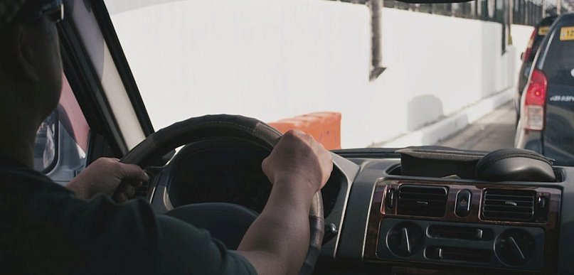 Wyprzedzanie przed przejściem dla pieszych – obowiązki dla kierowców