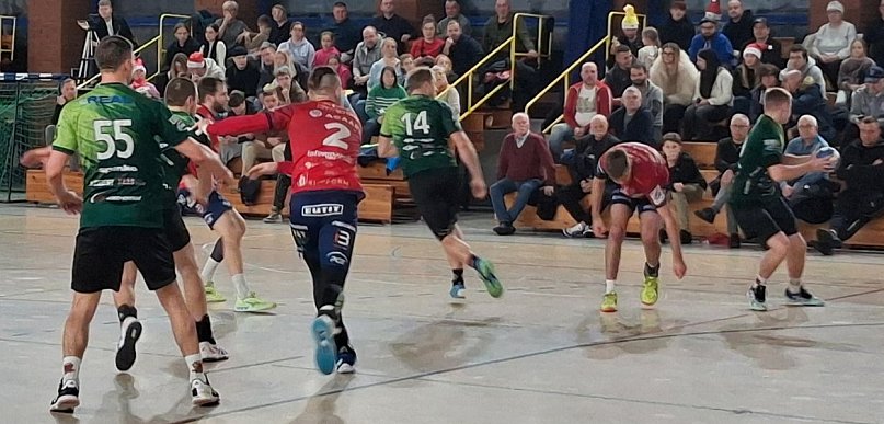 Piłkarze ręczni Realu Astromal Leszno nie zawiedli w starciu z outsiderem