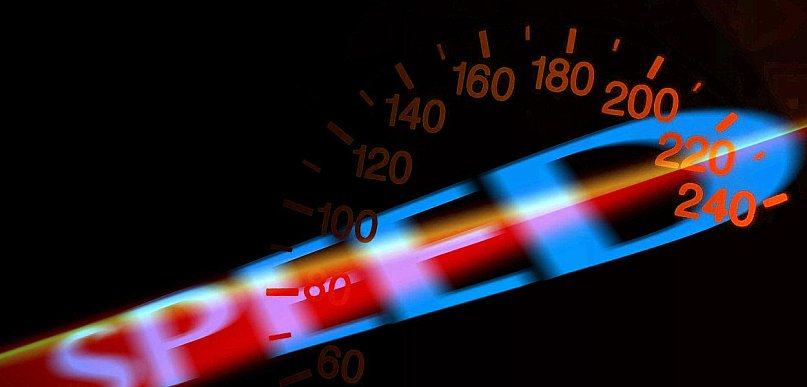 Jechał 226 km na godzinę! Teraz czeka go sąd (film)