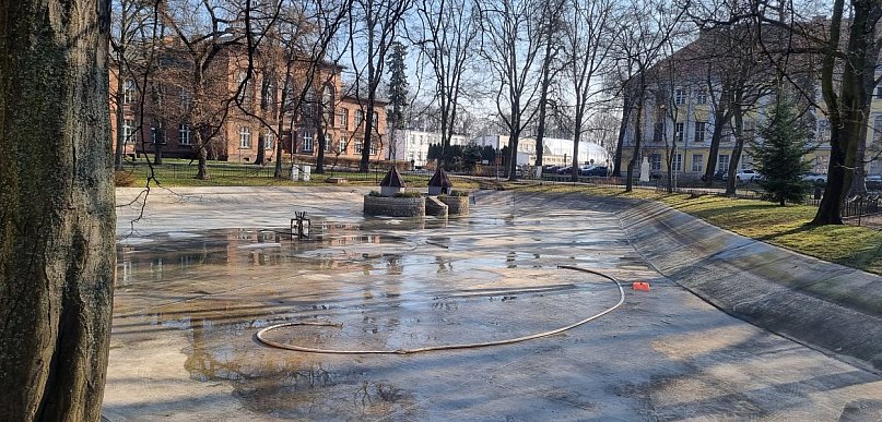 Woda przy pl. Kościuszki wypompowana i co dalej? (film)